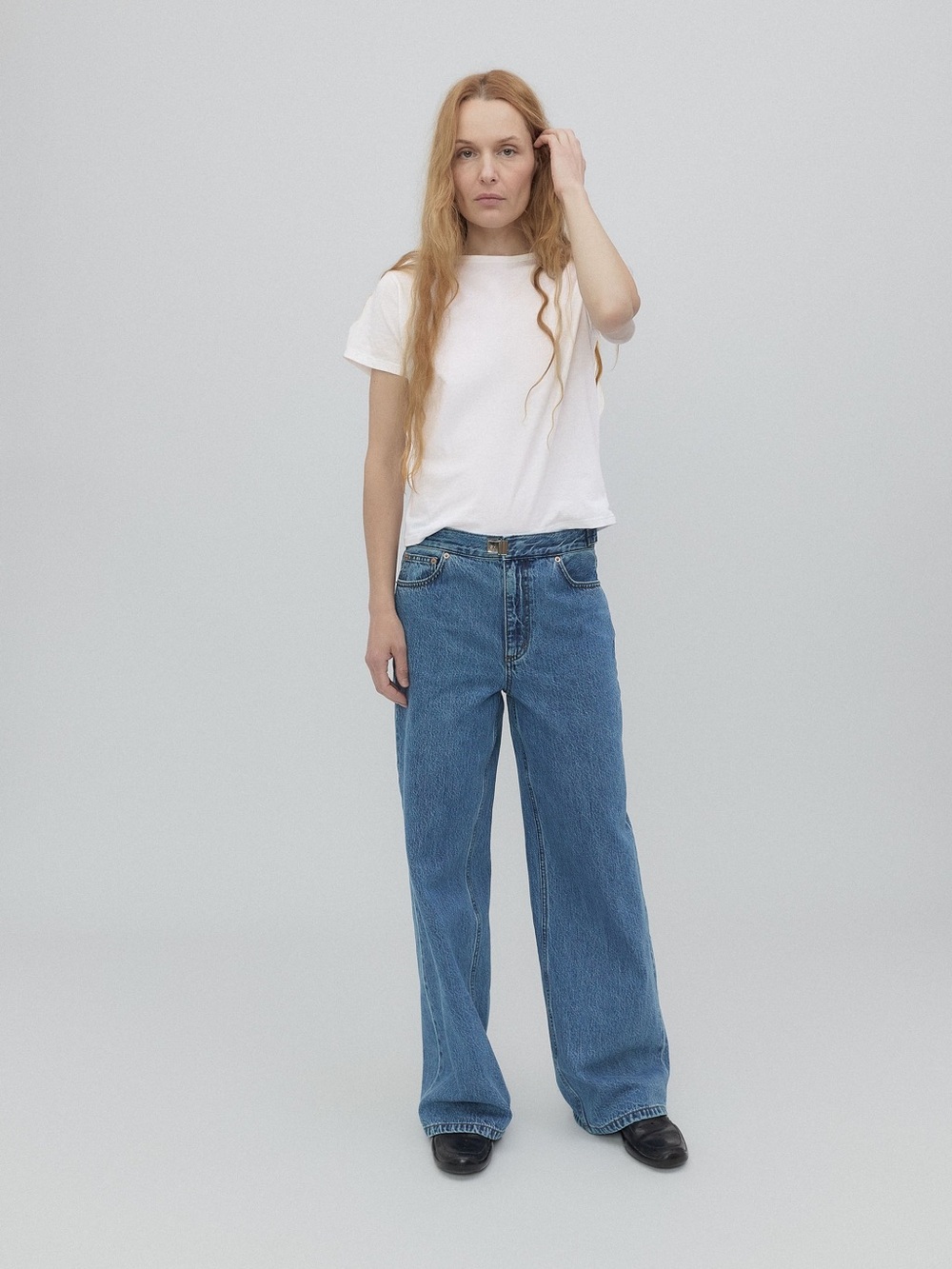 Still here buckle jeans in size 26